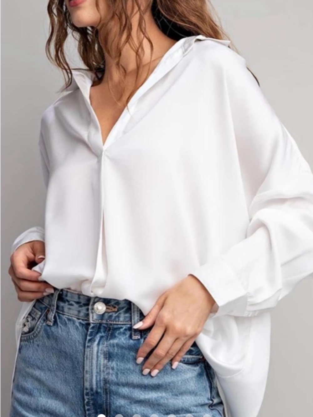 ee:some Classic White V-Neck Blouse size M